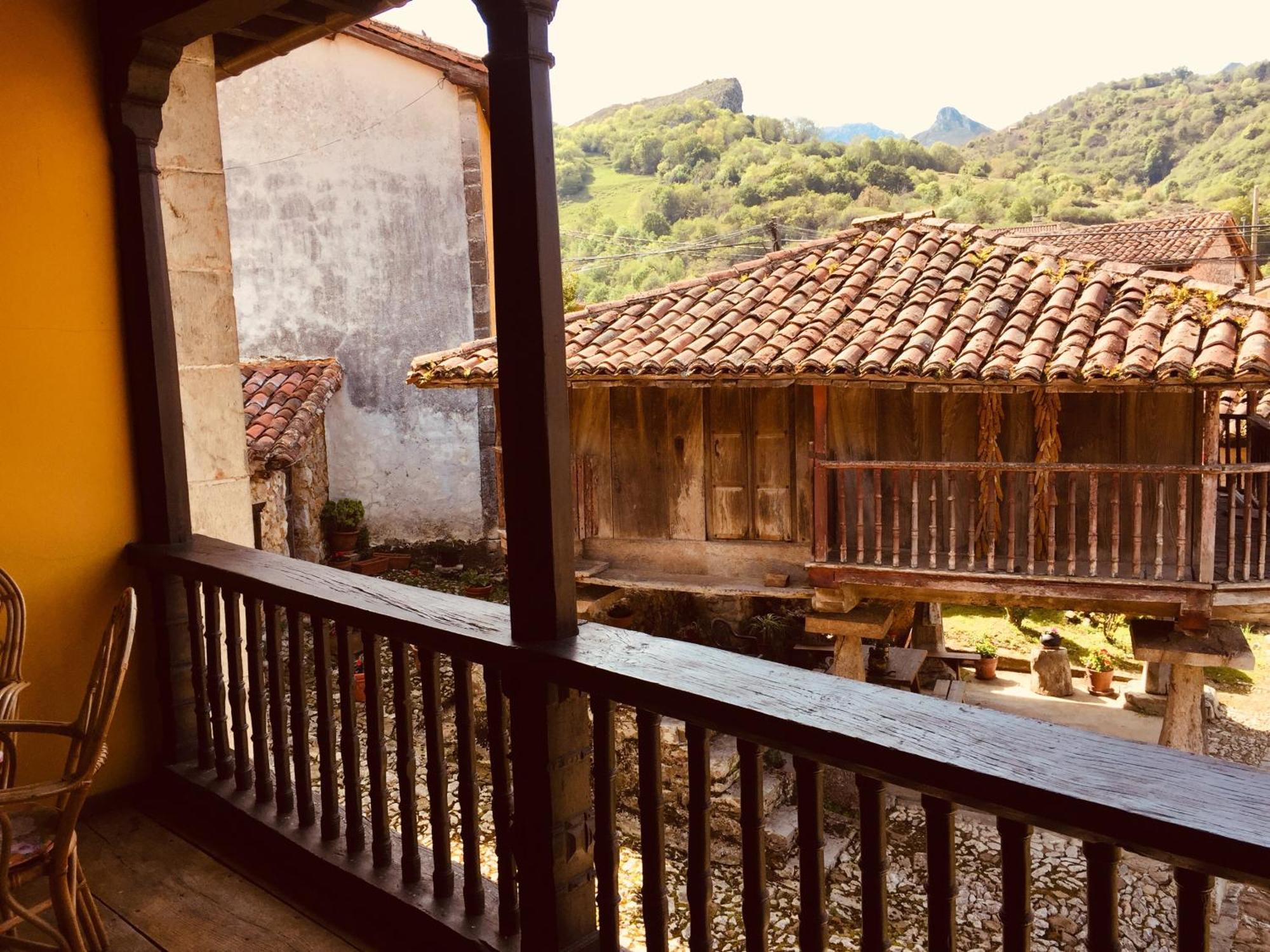 Gasthaus La Corrolada Avín Exterior foto