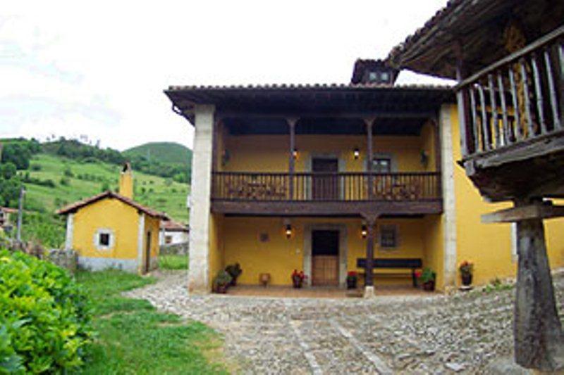 Gasthaus La Corrolada Avín Exterior foto